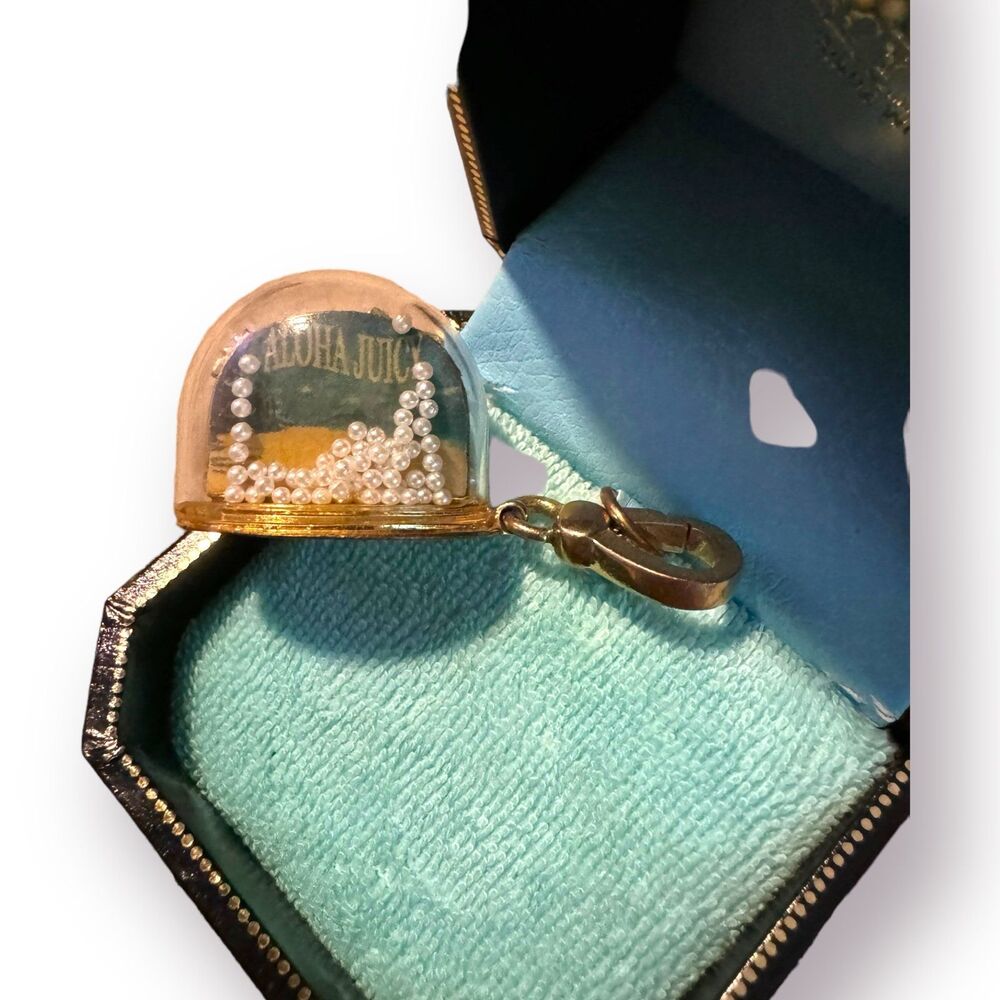 Juicy Couture Aloha Snow Globe Charm Hawaiian Charm w/ Box Gold Tone Super Rare! - Picture 6 of 8